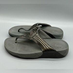 FitFlop WalkStar III Toe Post Flip Flop Sandals Patent Gunmetal Gray Womans 9